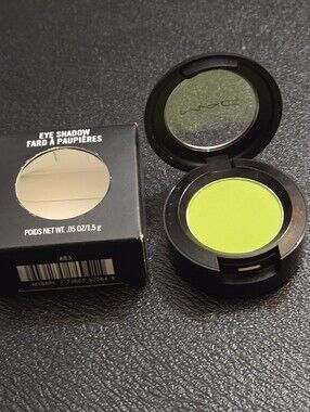 MAC Single Eyeshadow - What's The Wifi Matte